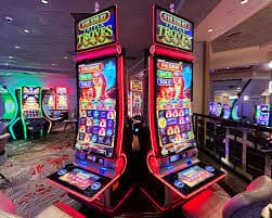 718bet Live Casino dealer trực tuyến